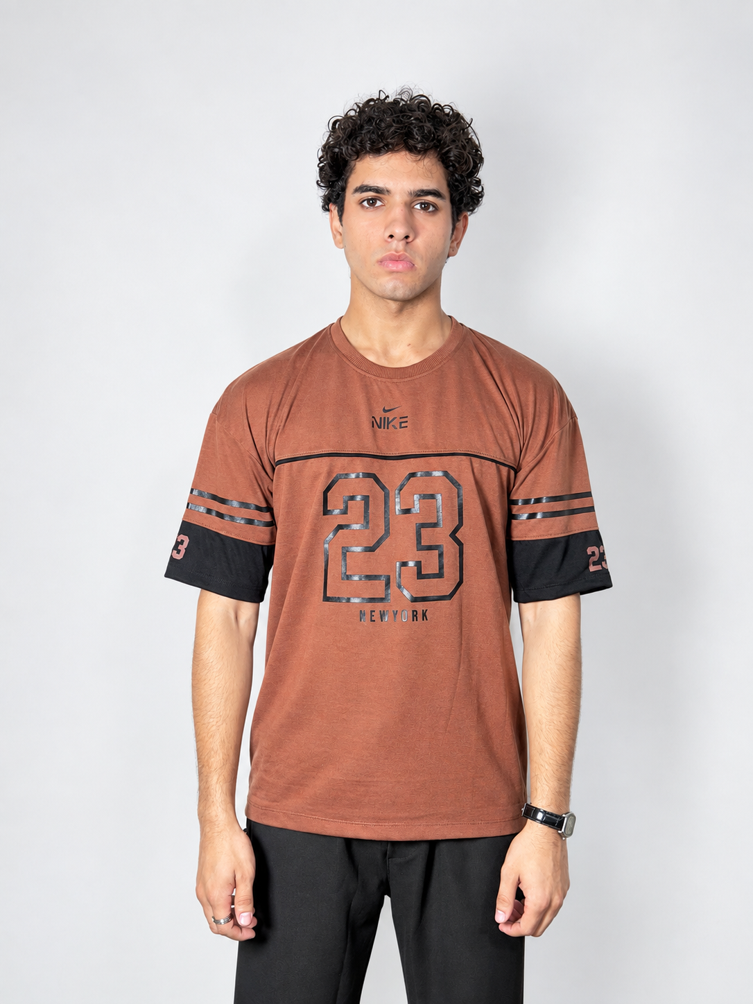 Nike Drop-Shoulder Oversized Graphic Tee "23" – Brown