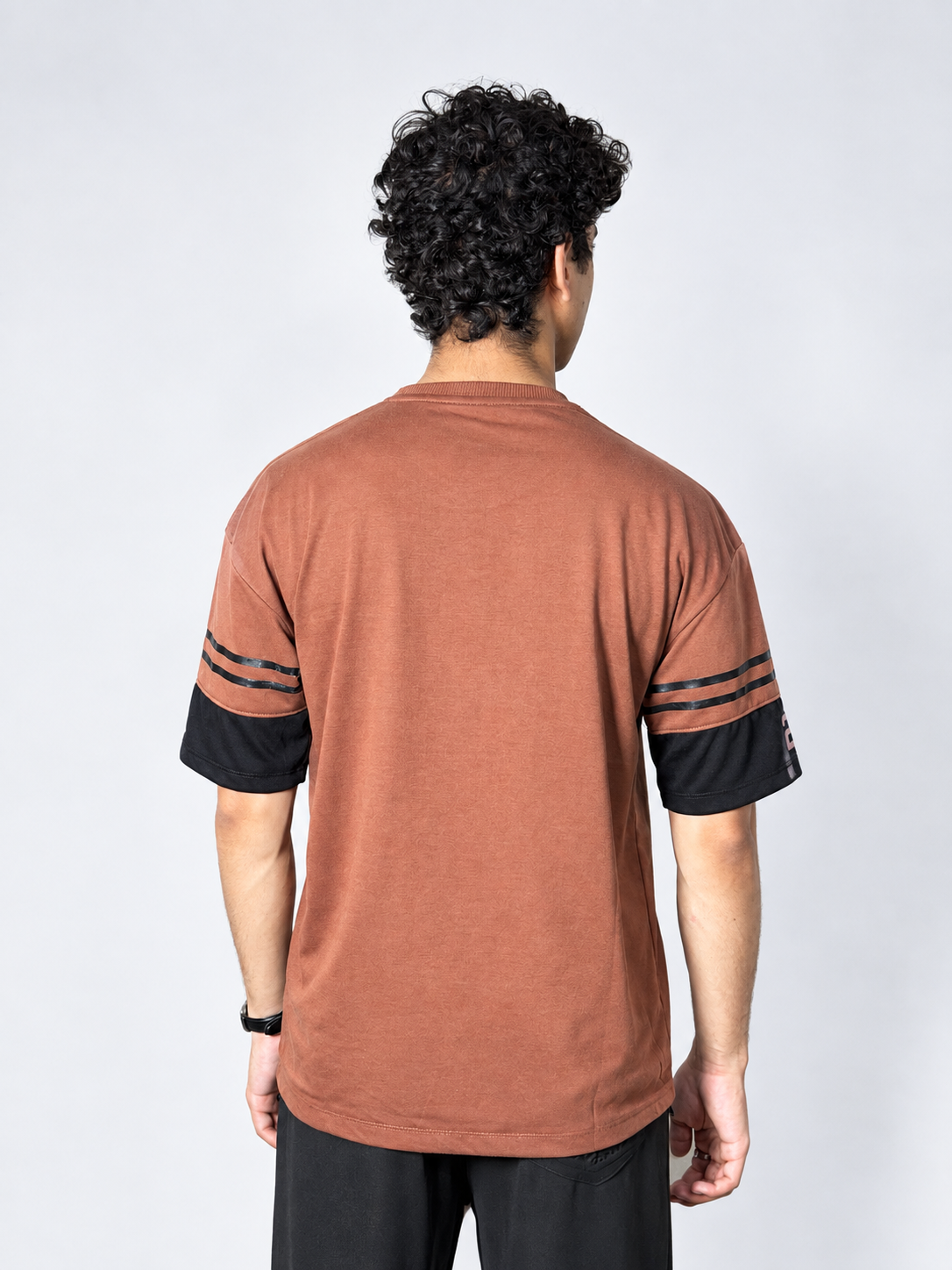 Nike Drop-Shoulder Oversized Graphic Tee "23" – Brown